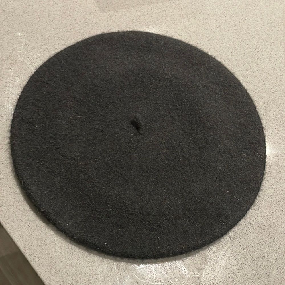 Lack of colour black wool beret - Picture 4 of 8